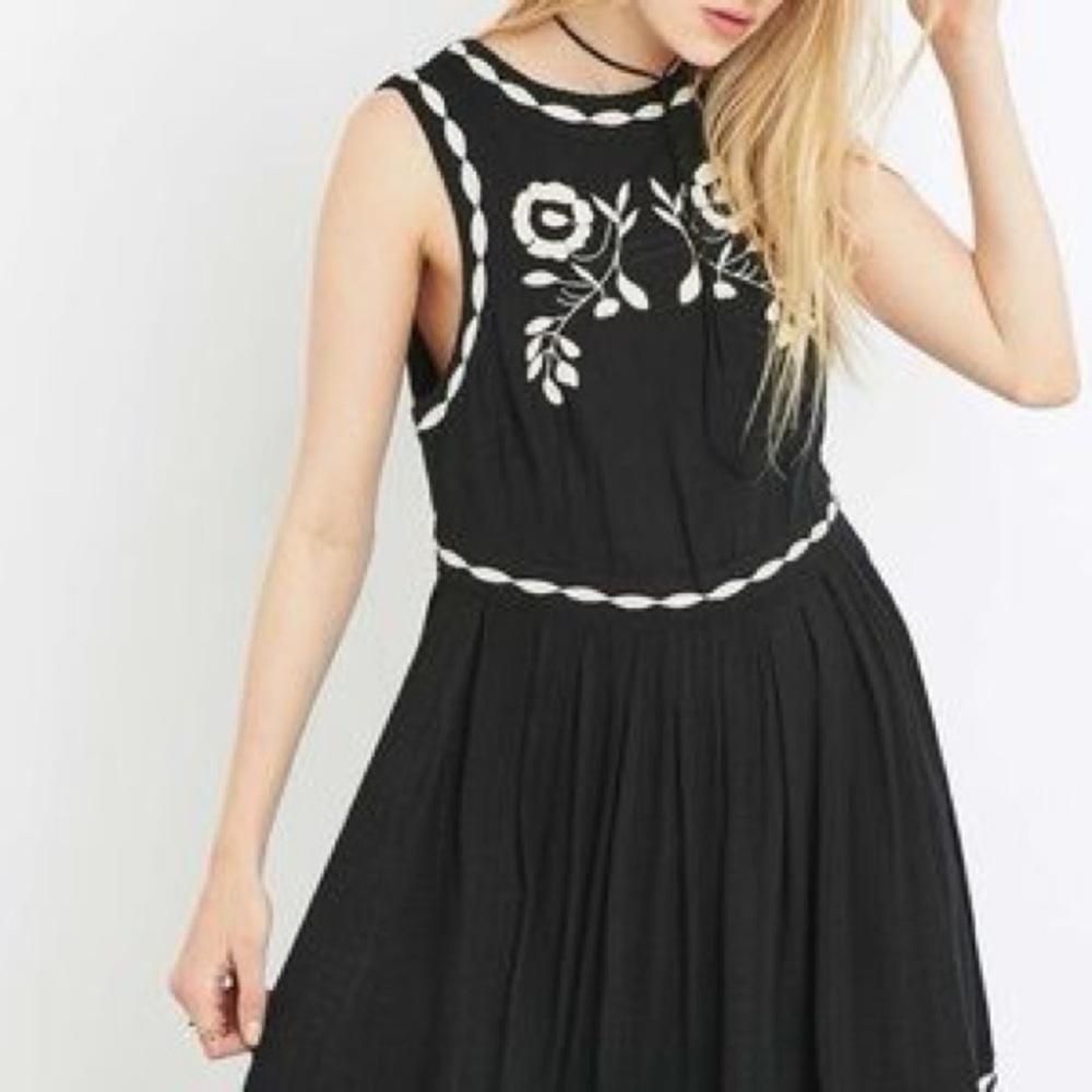 Free People Birds‎ of a Feather Black Embroidered Mini Dress Size 2 - Picture 8 of 15